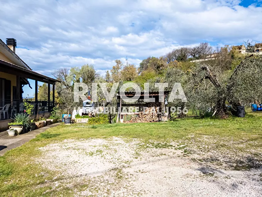 Immagine 31 di Villa in vendita  in via roma a Forano