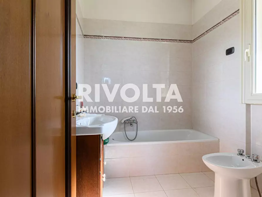 Immagine 23 di Villa in vendita  in via roma a Forano