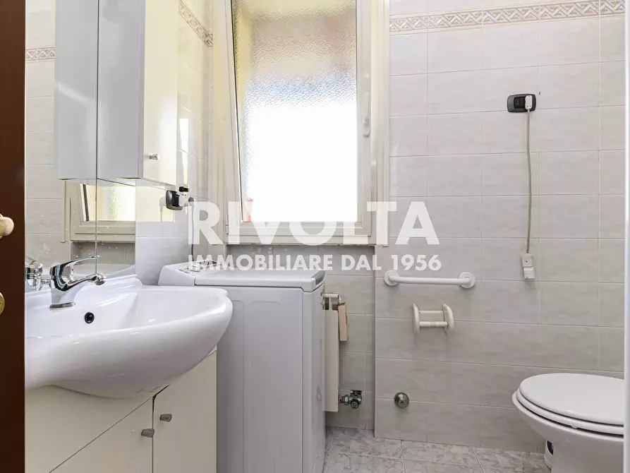 Immagine 28 di Villa in vendita  in via roma a Forano