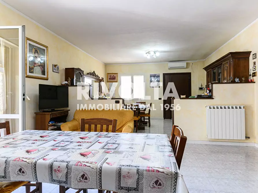 Immagine 2 di Villa in vendita  in via roma a Forano