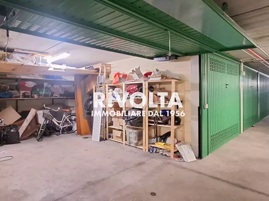 Immagine 1 di Box auto in vendita  in Via Angelo Di Pietro a Roma