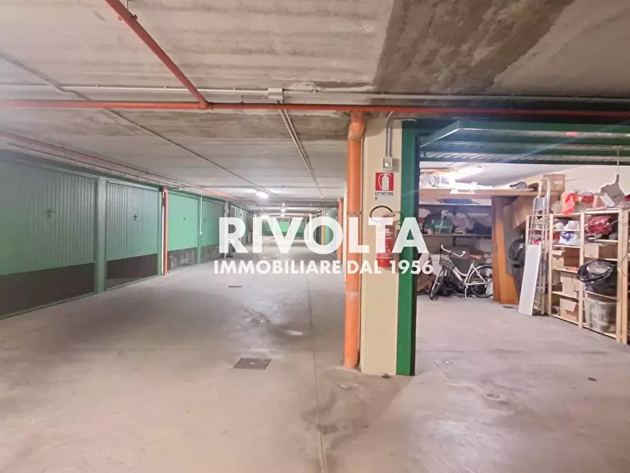 Immagine 2 di Box auto in vendita  in Via Angelo Di Pietro a Roma