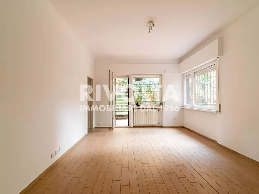 Immagine 2 di Appartamento in vendita  in Via Andrea Giardina a Roma
