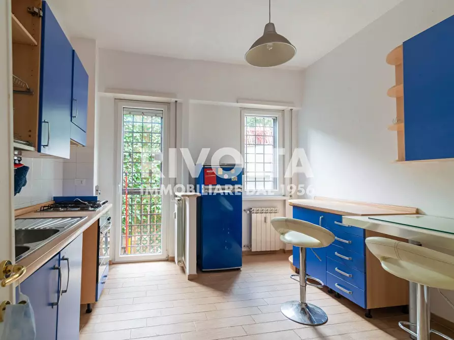 Immagine 1 di Appartamento in vendita  in Via Andrea Giardina a Roma