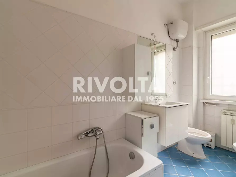 Immagine 8 di Appartamento in vendita  in Via Andrea Giardina a Roma