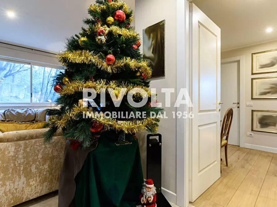 Immagine 3 di Appartamento in vendita  in Viale Cortina D'ampezzo a Roma