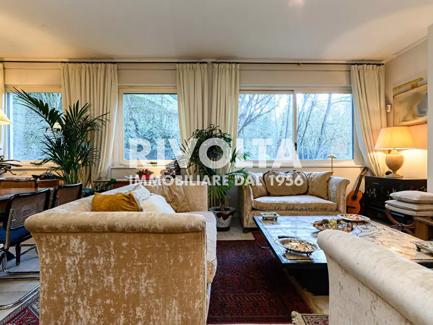 Immagine 5 di Appartamento in vendita  in Viale Cortina D'ampezzo a Roma