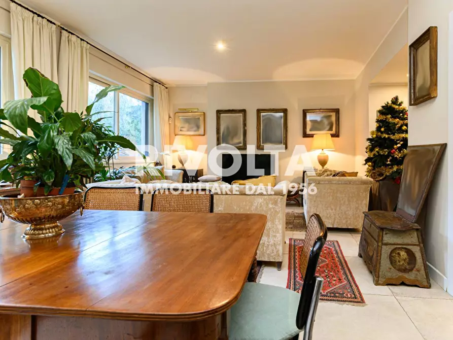 Immagine 1 di Appartamento in vendita  in Viale Cortina D'ampezzo a Roma