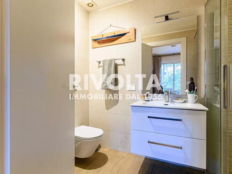 Immagine 33 di Appartamento in vendita  in Viale Cortina D'ampezzo a Roma