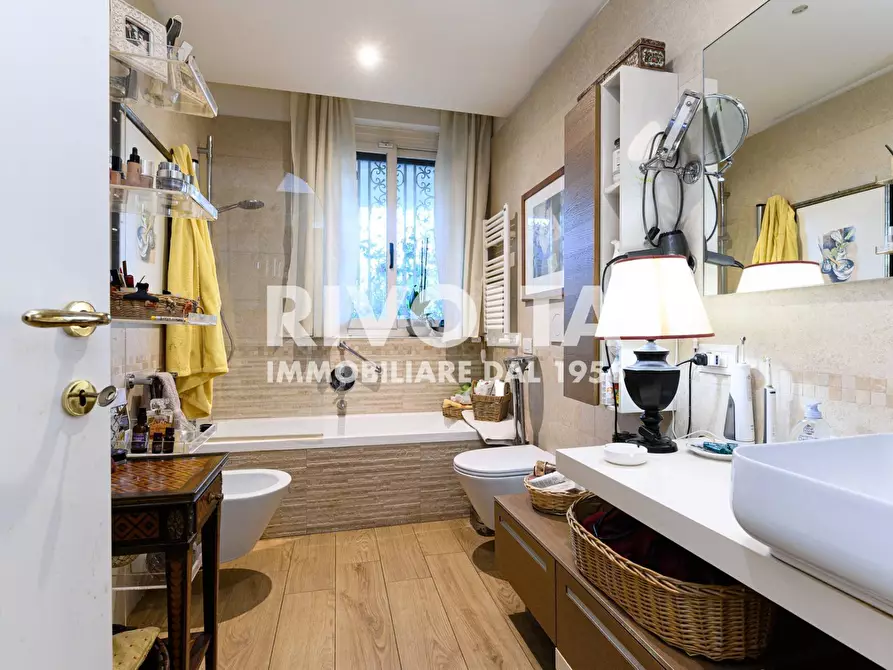 Immagine 36 di Appartamento in vendita  in Viale Cortina D'ampezzo a Roma