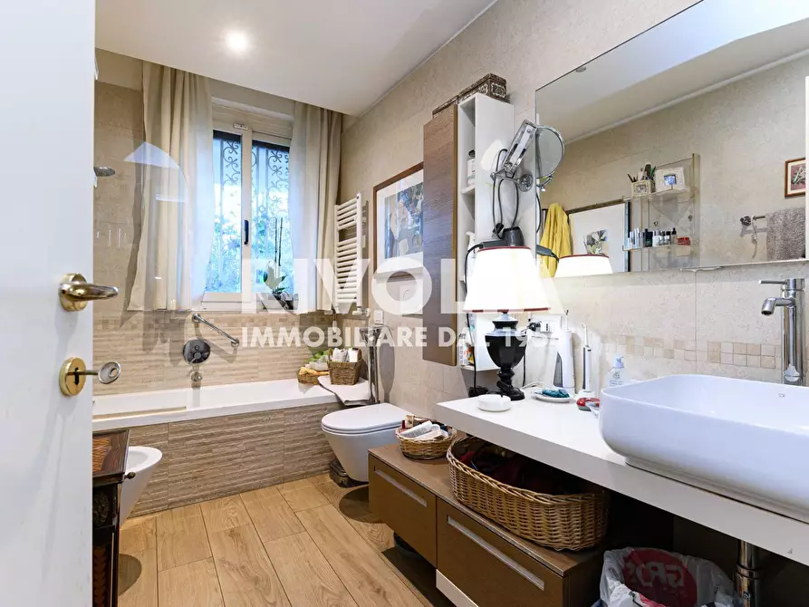 Immagine 37 di Appartamento in vendita  in Viale Cortina D'ampezzo a Roma