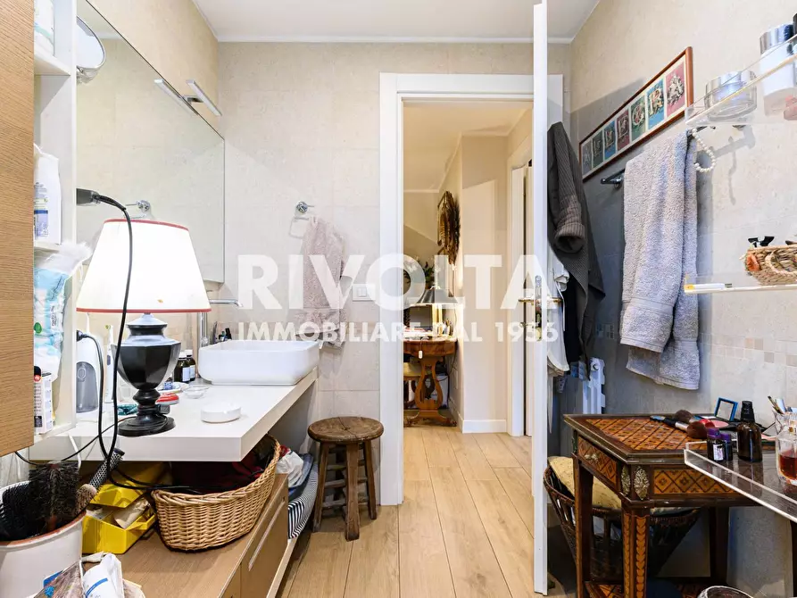 Immagine 39 di Appartamento in vendita  in Viale Cortina D'ampezzo a Roma