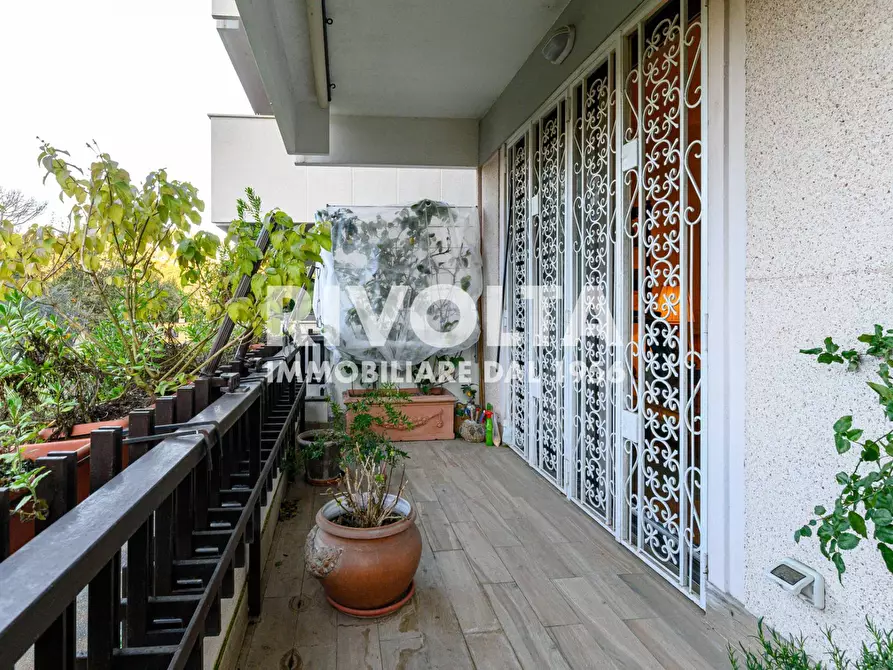 Immagine 47 di Appartamento in vendita  in Viale Cortina D'ampezzo a Roma