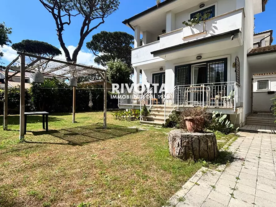 Immagine 23 di Villetta a schiera in affitto  in Viale Castellamare a Fiumicino