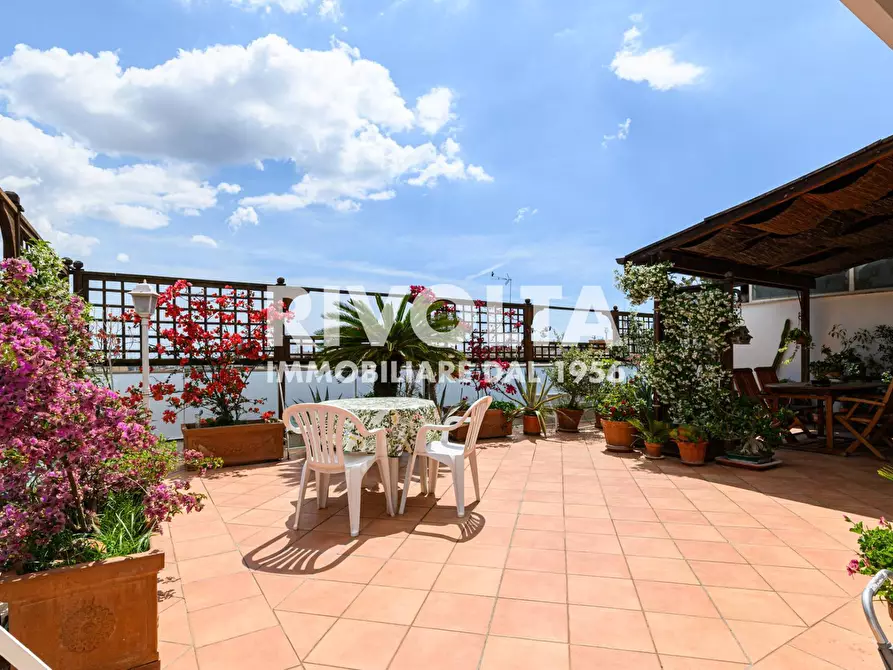 Immagine 2 di Attico in vendita  in Via Attilio Friggeri a Roma