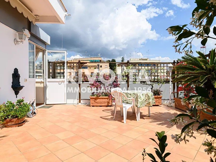 Immagine 4 di Attico in vendita  in Via Attilio Friggeri a Roma