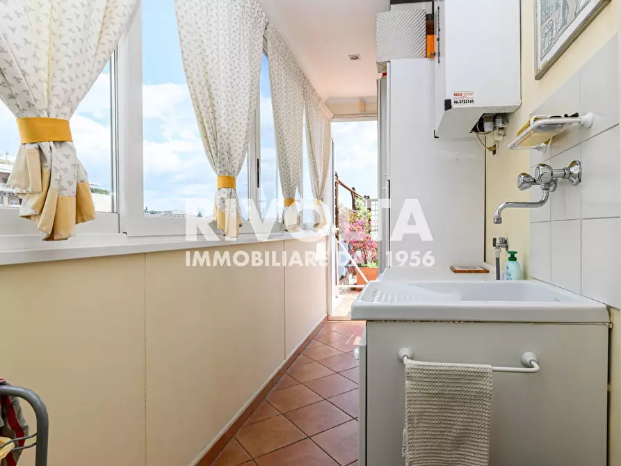 Immagine 10 di Attico in vendita  in Via Attilio Friggeri a Roma