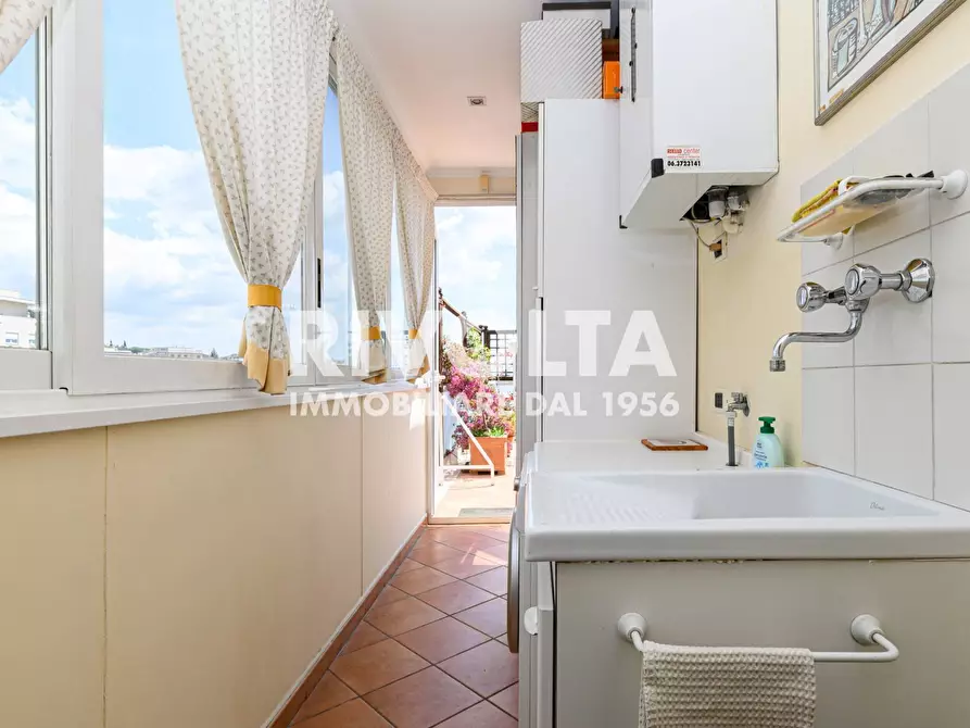 Immagine 24 di Attico in vendita  in Via Attilio Friggeri a Roma