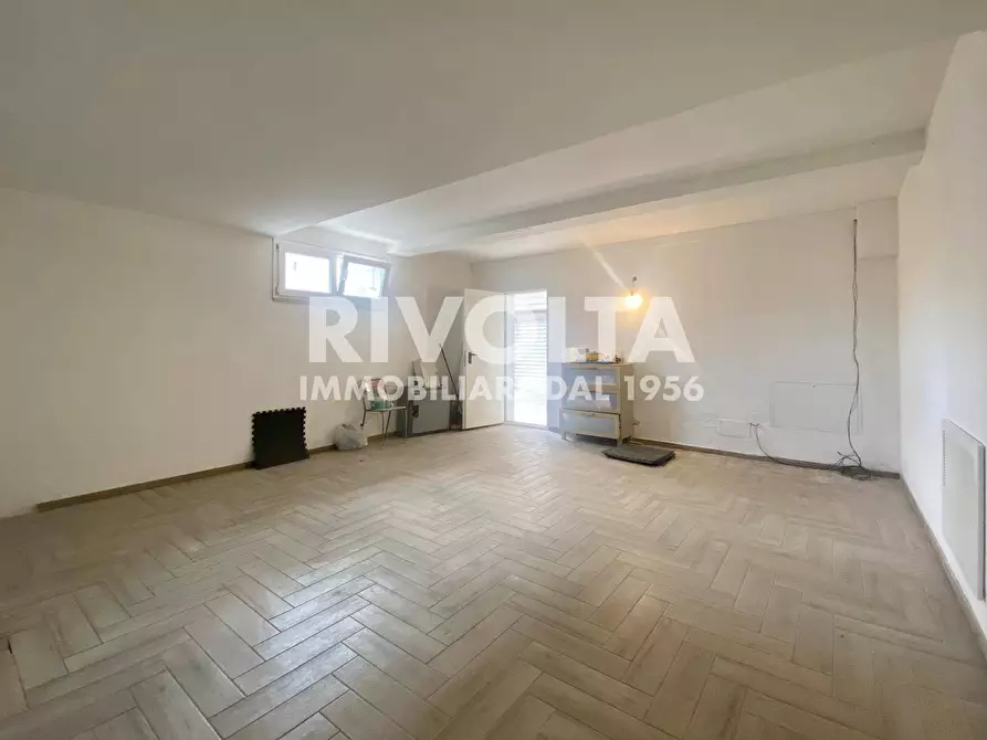 Immagine 2 di Magazzino in vendita  in Via Degli Scaligeri a Roma