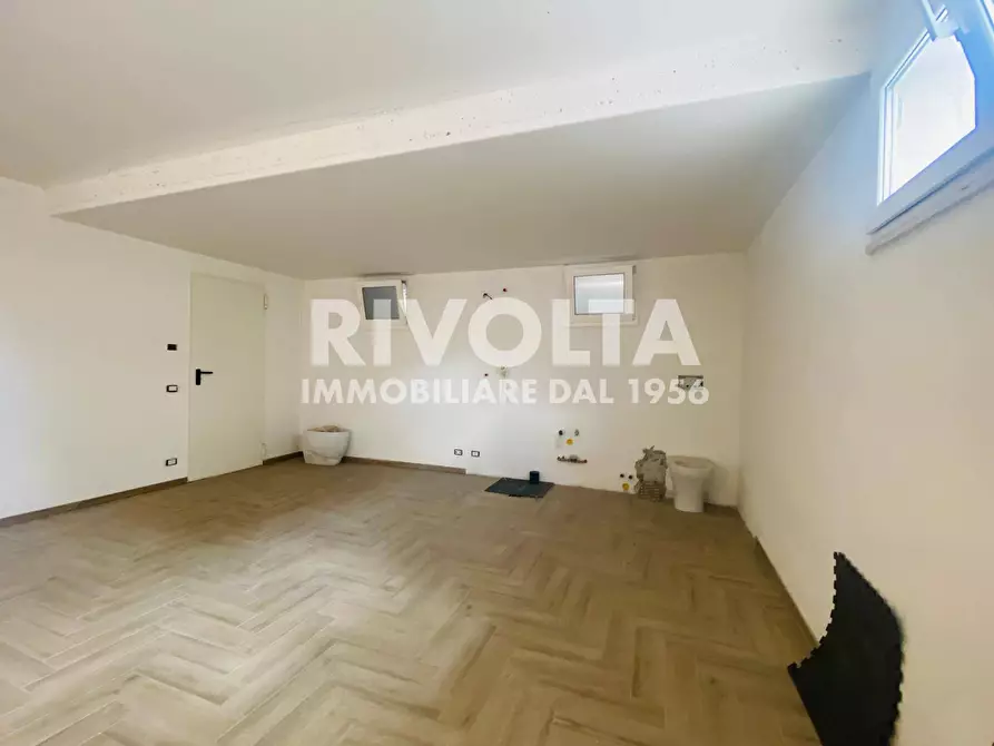 Immagine 3 di Magazzino in vendita  in Via Degli Scaligeri a Roma