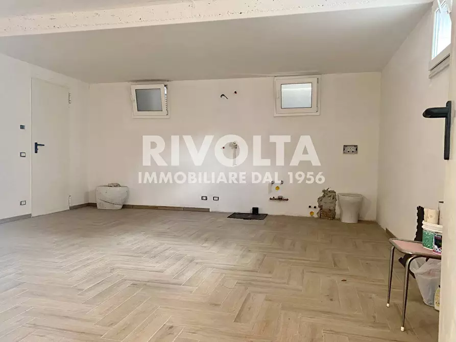 Immagine 4 di Magazzino in vendita  in Via Degli Scaligeri a Roma