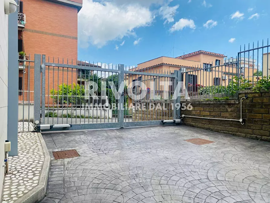 Immagine 6 di Magazzino in vendita  in Via Degli Scaligeri a Roma