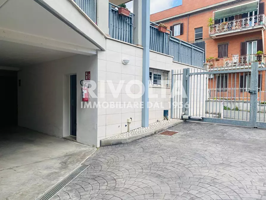 Immagine 7 di Magazzino in vendita  in Via Degli Scaligeri a Roma