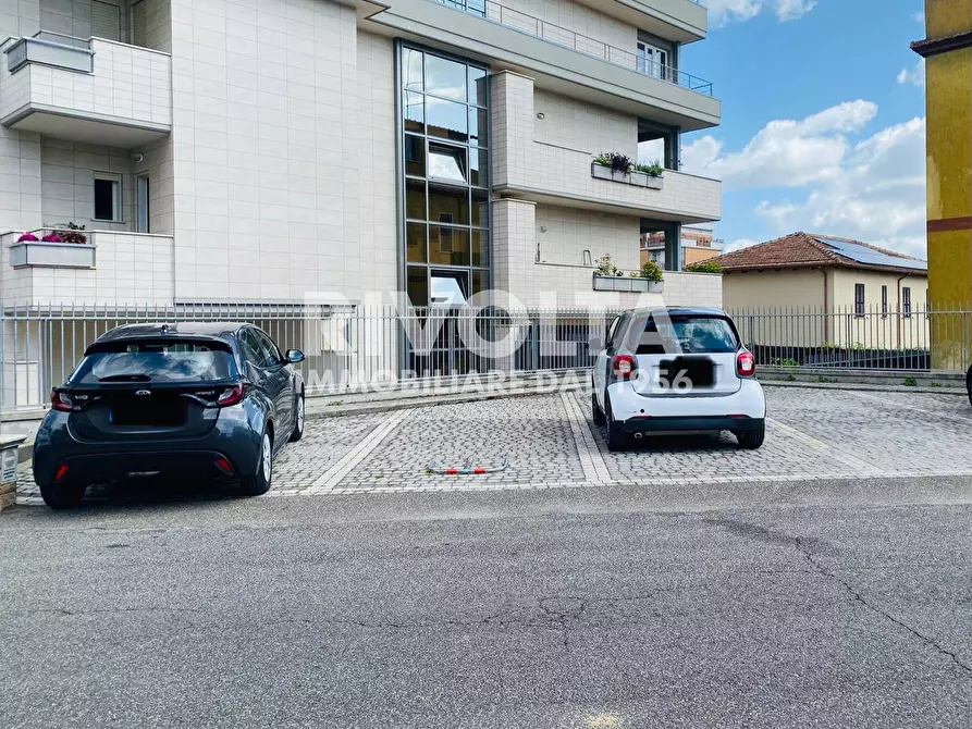 Immagine 2 di Box auto in vendita  in Via Degli Scaligeri a Roma