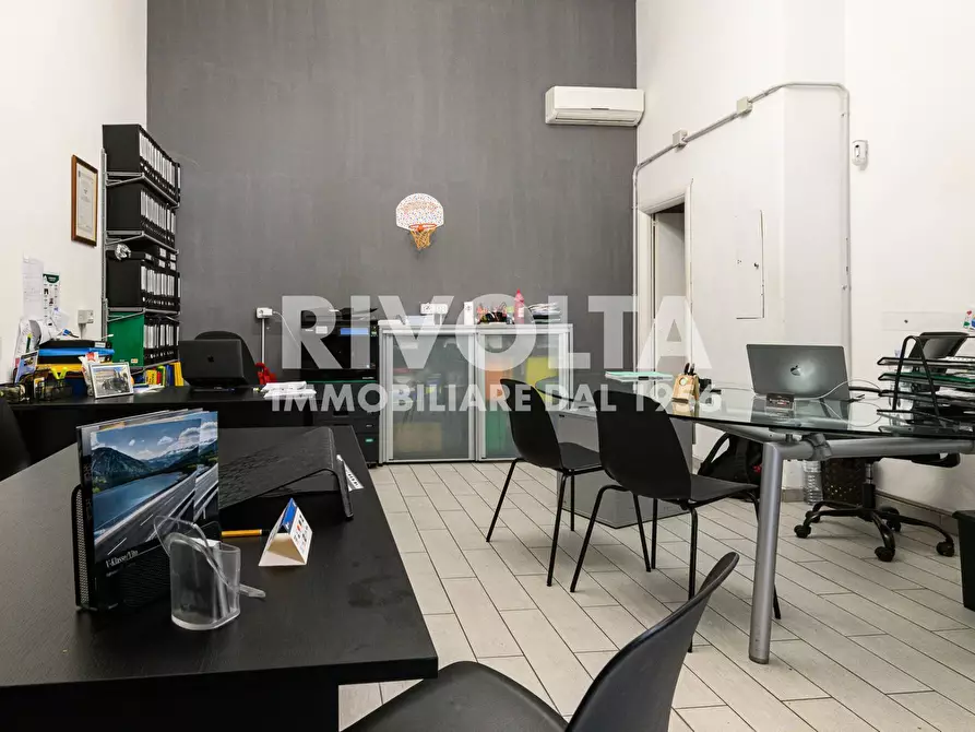 Immagine 4 di Locale commerciale in vendita  in Via Sirte a Roma
