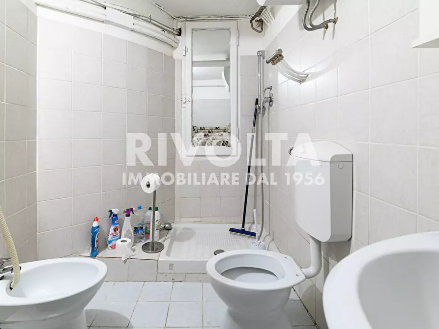 Immagine 13 di Locale commerciale in vendita  in Via Sirte a Roma