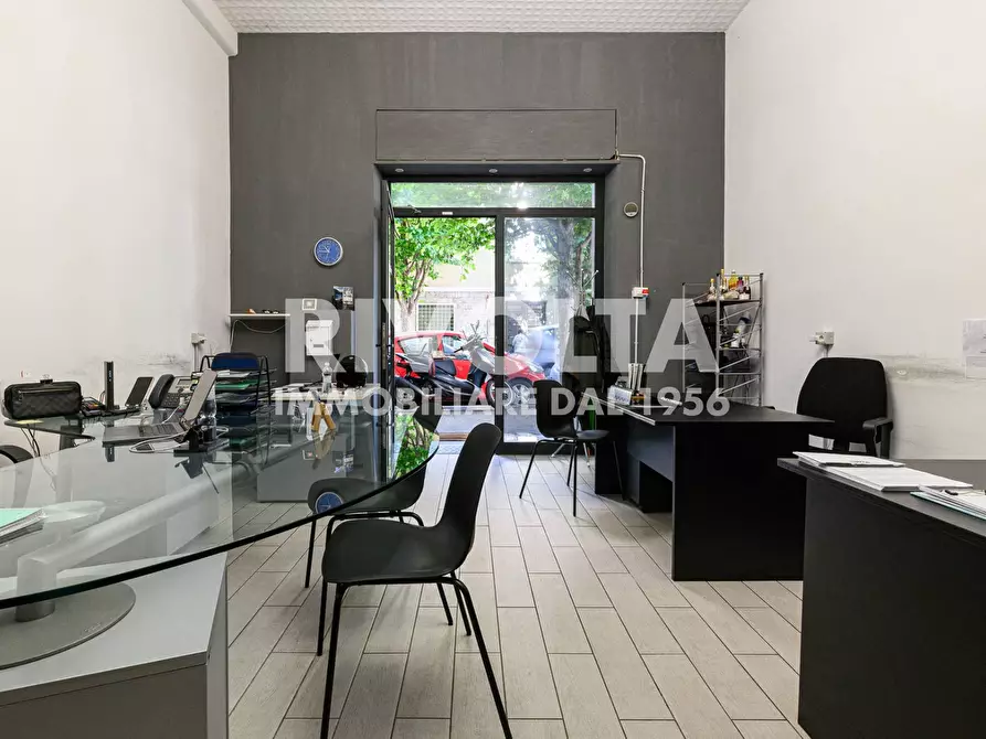 Immagine 6 di Locale commerciale in affitto  in Via Sirte a Roma