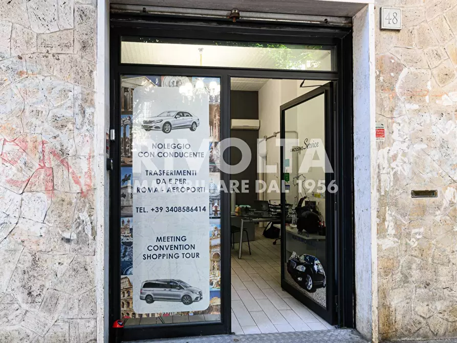 Immagine 14 di Locale commerciale in affitto  in Via Sirte a Roma