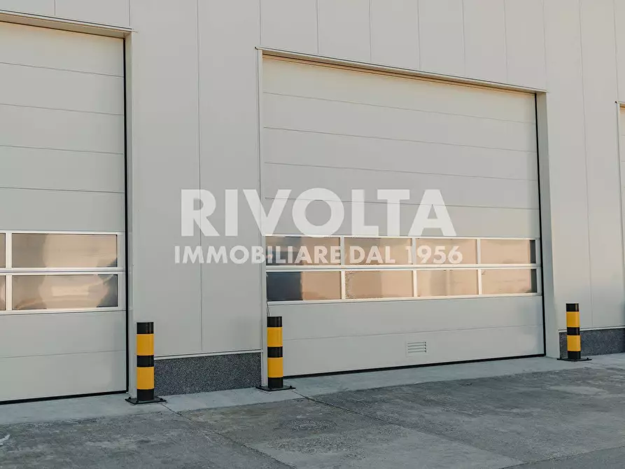 Immagine 1 di Magazzino in affitto  in Via Di Torre Spaccata a Roma