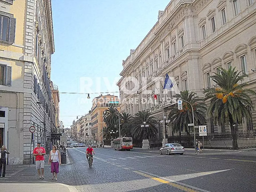 Immagine 1 di Locale commerciale in affitto  in Via Nazionale a Roma