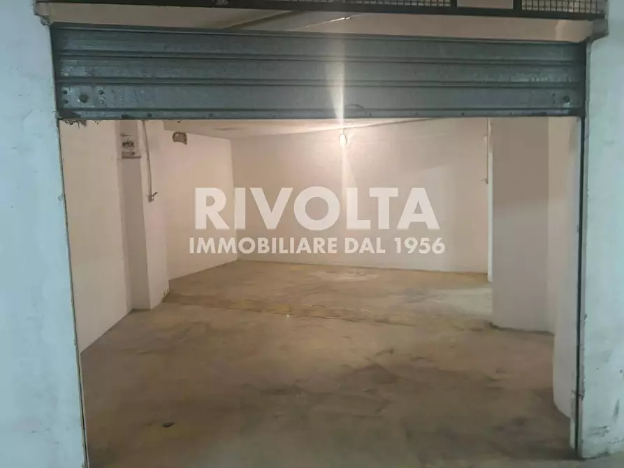 Immagine 4 di Locale commerciale in vendita  in Via Courmayeur a Roma