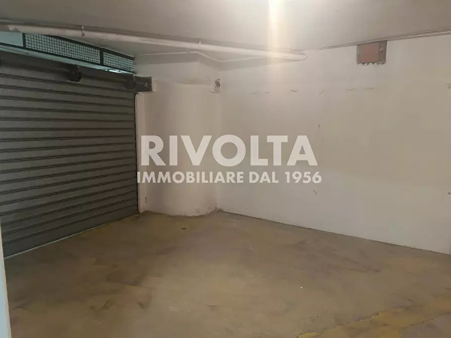 Immagine 6 di Locale commerciale in vendita  in Via Courmayeur a Roma