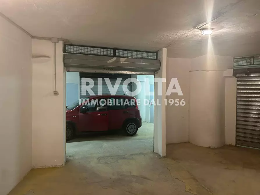 Immagine 7 di Locale commerciale in vendita  in Via Courmayeur a Roma