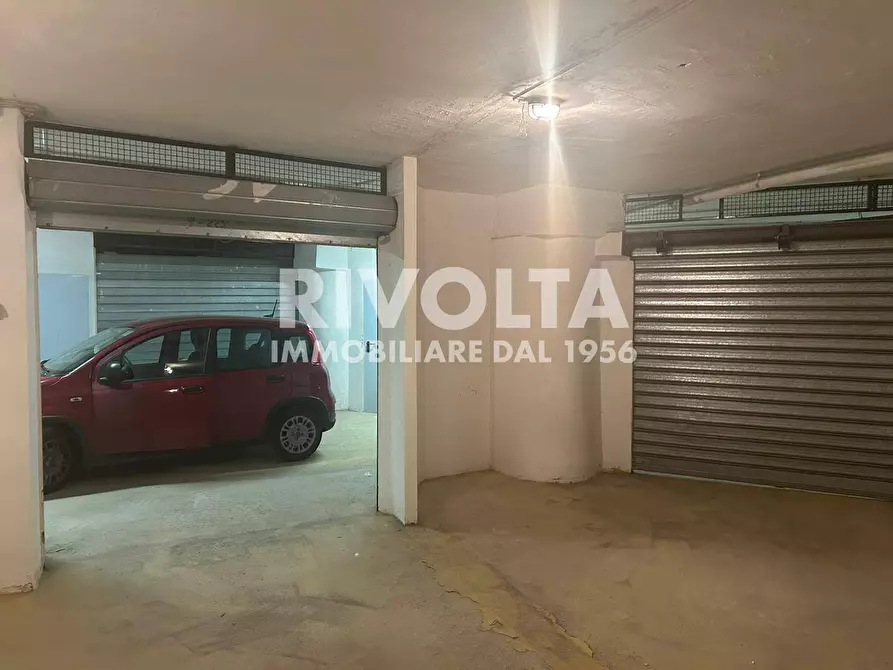 Immagine 8 di Locale commerciale in vendita  in Via Courmayeur a Roma