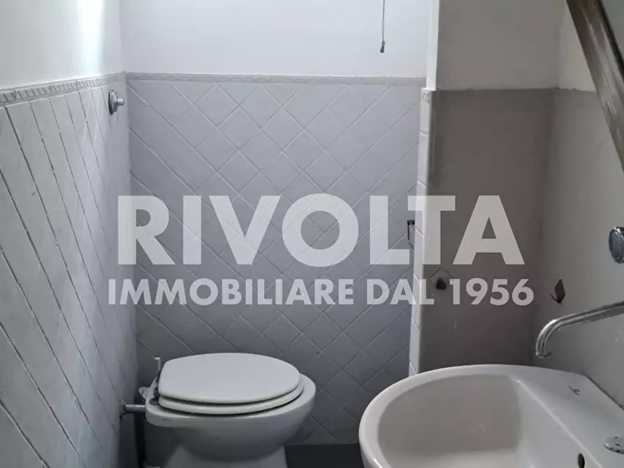 Immagine 3 di Locale commerciale in vendita  in Viale Desiderato Pietri a Roma