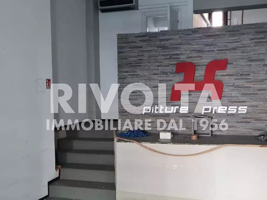 Immagine 8 di Locale commerciale in vendita  in Viale Desiderato Pietri a Roma