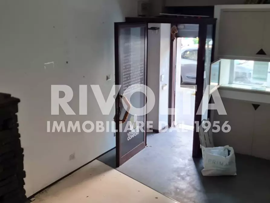 Immagine 11 di Locale commerciale in vendita  in Viale Desiderato Pietri a Roma