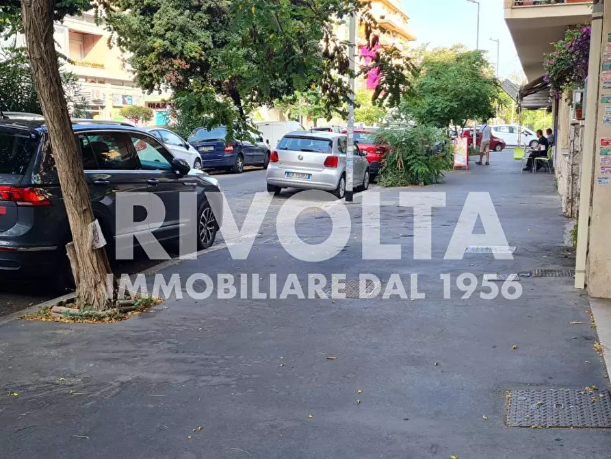 Immagine 13 di Locale commerciale in vendita  in Viale Desiderato Pietri a Roma