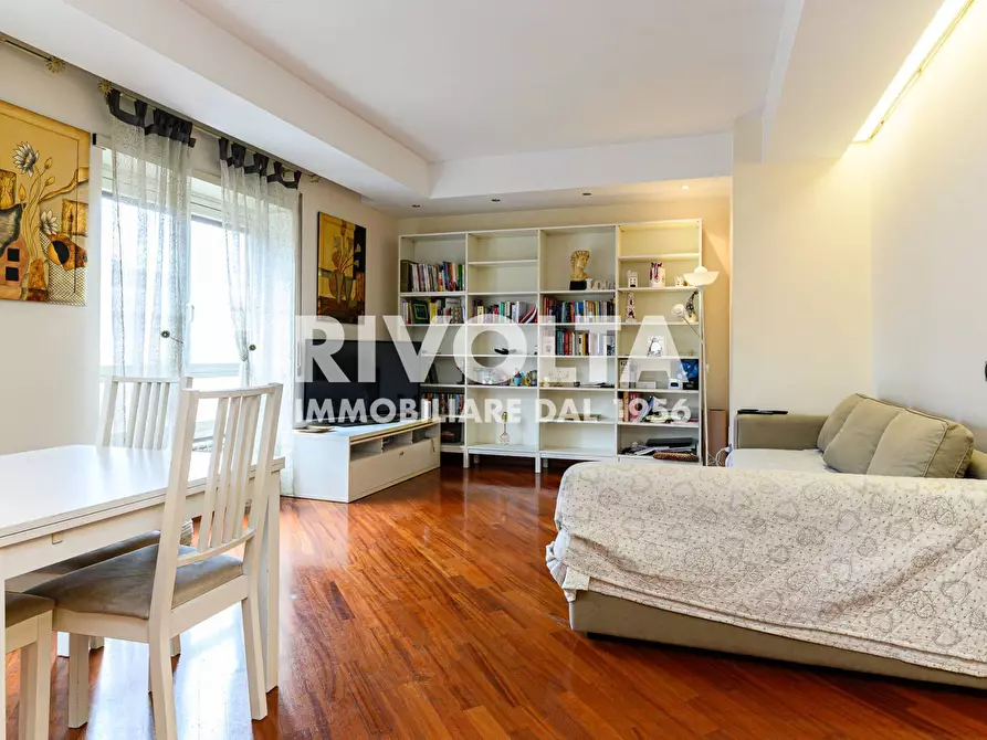 Immagine 1 di Appartamento in vendita  in via Majorana a Roma