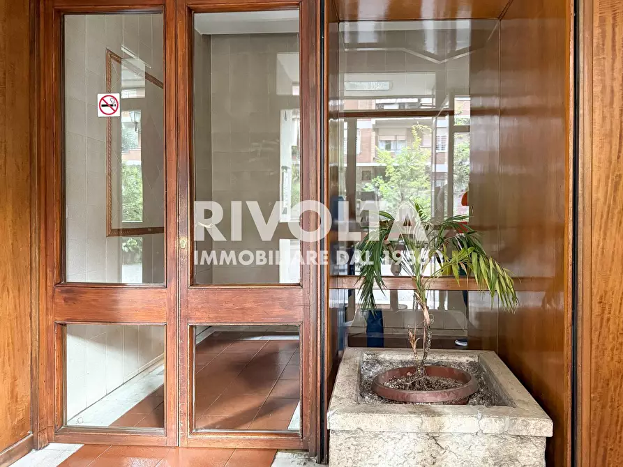 Immagine 2 di Appartamento in vendita  in via Majorana a Roma