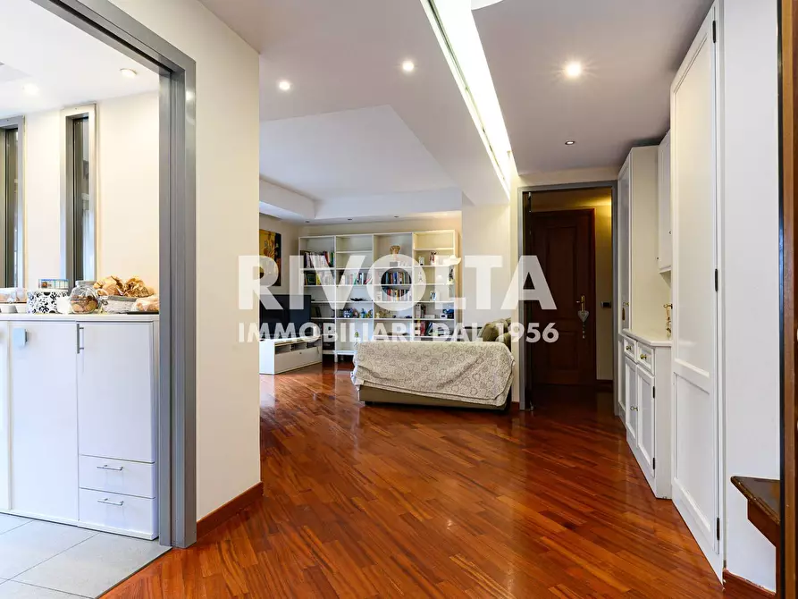 Immagine 3 di Appartamento in vendita  in via Majorana a Roma