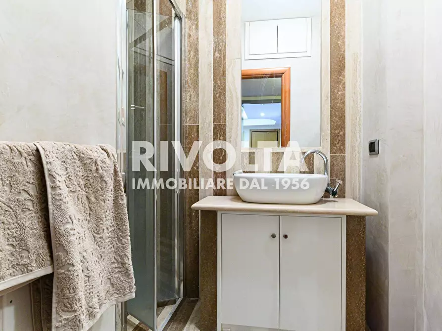 Immagine 17 di Appartamento in vendita  in via Majorana a Roma