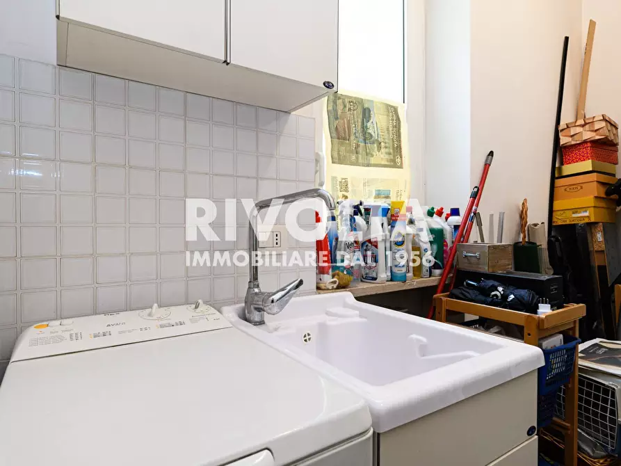 Immagine 50 di Appartamento in vendita  in Via Francesco Saverio Nitti a Roma