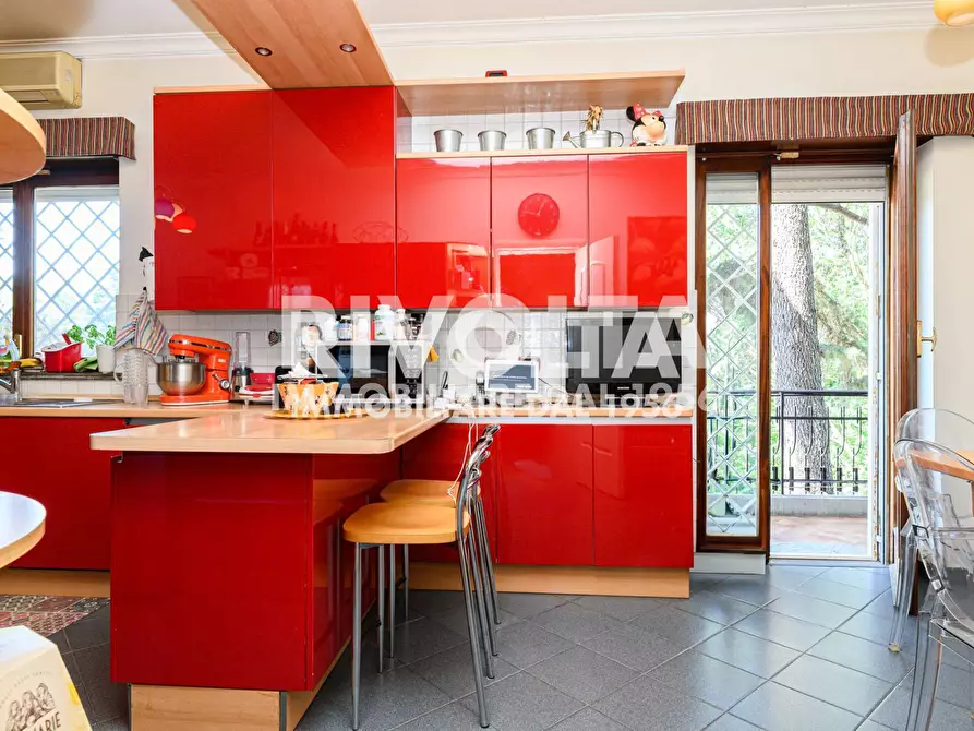 Immagine 8 di Appartamento in vendita  in Via Pietro Mascagni a Roma