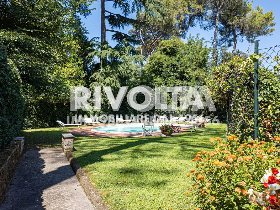 Immagine 4 di Appartamento in vendita  in Via Della Camilluccia a Roma