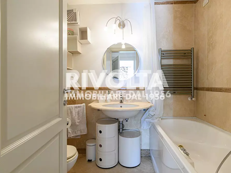 Immagine 18 di Appartamento in vendita  in Via Della Camilluccia a Roma